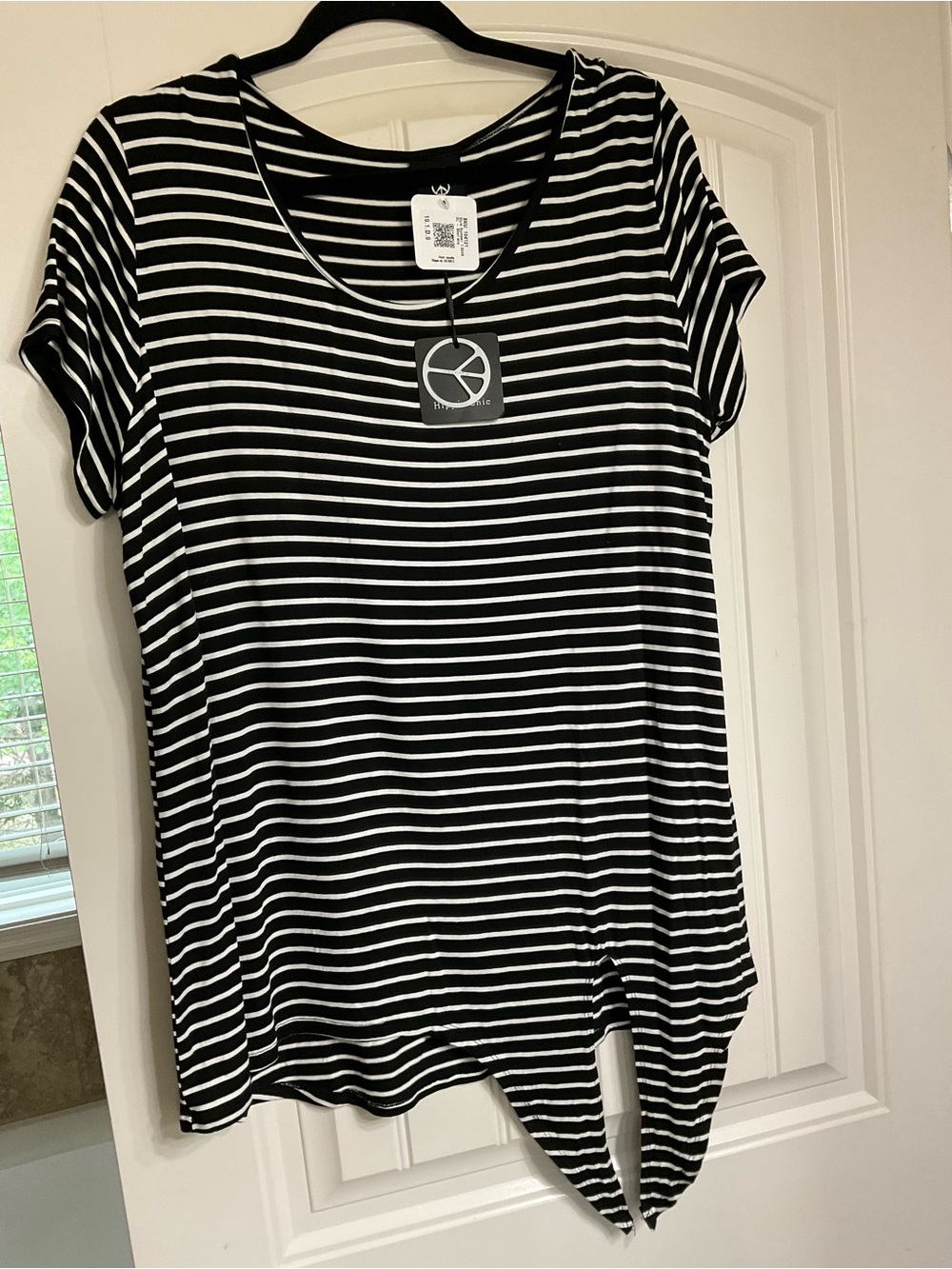 NWT Women’s Black & White Striped Tie-Hem Tee Size XL - Picture 2 of 7